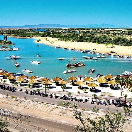 Pirate Cove Resort & Marina Needles Extérieur photo
