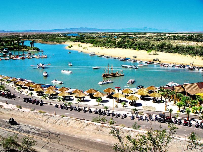 Pirate Cove Resort & Marina Needles Extérieur photo