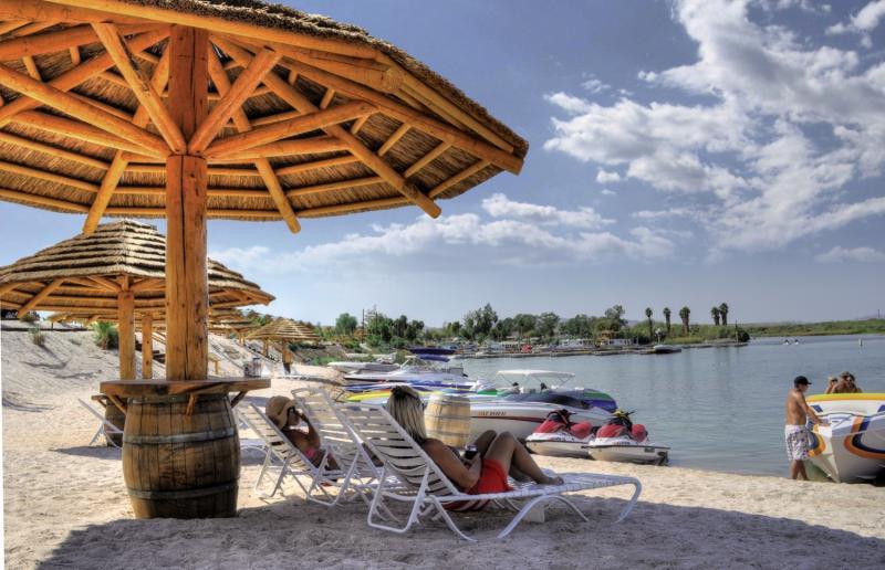 Pirate Cove Resort & Marina Needles Extérieur photo