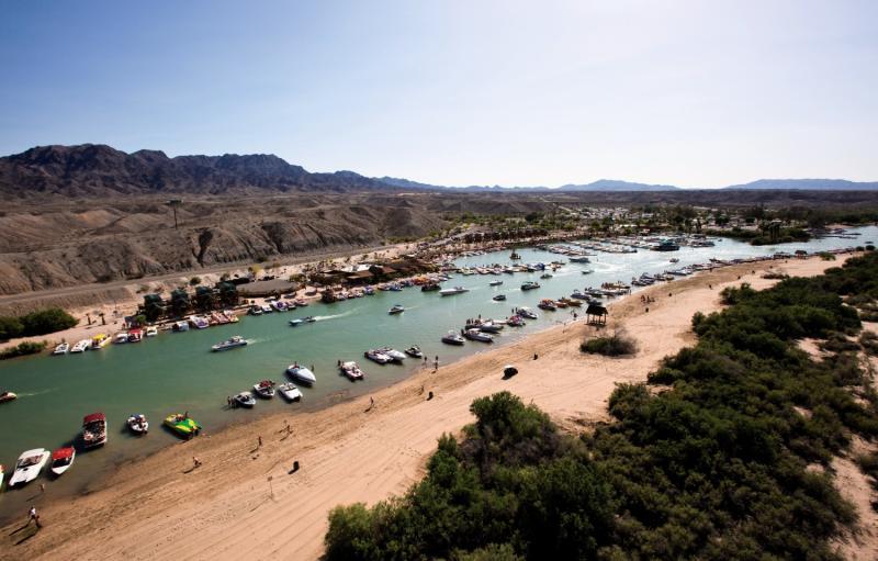Pirate Cove Resort & Marina Needles Extérieur photo
