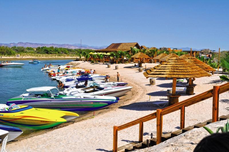 Pirate Cove Resort & Marina Needles Extérieur photo
