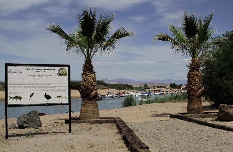Pirate Cove Resort & Marina Needles Extérieur photo